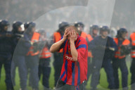 Super League 2005/06: FC Basel - FC Zürich; Polizei und Basler Hooligans nach dem Spiel
