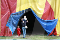 Mutter mit Kinder , Circus Nock, Schweiz