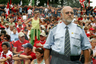 1. August-Feier auf dem Rütli: Zuschauer, Rechtsradikale und Polizist