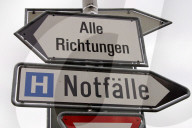 Verkehrssignale, Wegweiser: Notfälle, Alle Richtungen, 2004
