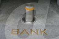 UBS Bank mit Poller