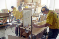 Schreinerlehrlinge an der Arbeit, 2006