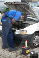 Automechaniker , Auszubildender