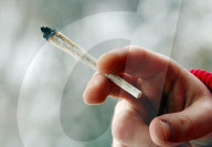 Hand mit Joint