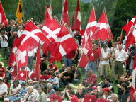 1. August-Feier auf dem Rütli 2005: Rechtsradikalen und andere Zuschauer