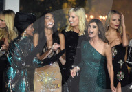PEOPLE - Cannes: Promis feiern an der AmFar Gala 