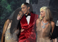 PEOPLE - Cannes: Promis feiern an der AmFar Gala 