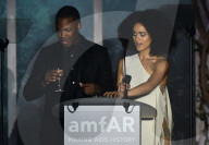 PEOPLE - Cannes: Promis feiern an der AmFar Gala 