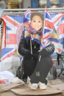 FEATURE - Royal Wedding: Erste Fans bringen sich schon mal in Position