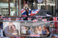 FEATURE - Royal Wedding: Erste Fans bringen sich schon mal in Position
