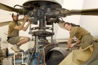 Carlo Colmelet(L) und Alfredo Rima Mechaniker