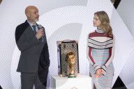 WM 2018 - Natalia Vodianova enthüllt den Louis Vuitto Pokal in Paris