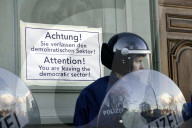 Polizist an der Anti-WEF-Demo, 2005