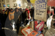 Anti-WEF-Demo, Ordnungsdienst-Parodie, 2005