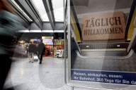 Einkaufen im Bahnhof Bern 2005