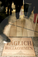 Einkaufen im Bahnhof Bern 2005