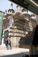 Früchteladen mit Sicht auf den Temple Sant Romà, Lloret de Mar 2004