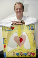 Otto Hess mit Geschenk von Patientin 2004