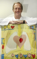 Otto Hess mit Geschenk von Patientin 2004