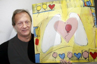 Otto Hess mit Geschenk von Patientin 2004