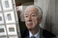 Pressefotograf Roland Schläfli in seinem Fotoarchiv, Lausanne 2006