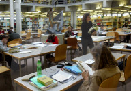 Studenten in der Bibliothek der HSG St. Gallen, 2004