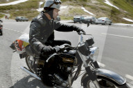 Motorradfahrer auf dem Oberalppass, 2003