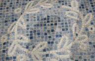 Lorbeerkranz aus Mosaiksteinen, 2004