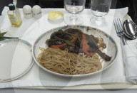 BUISNESS CLASS FLUG MIT EMIRATES INTERNATIONAL AIRLINES