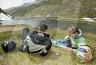 Motorradfahrer rasten auf dem Oberalppass, 2003