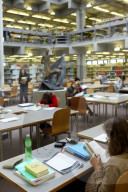 Studenten in der Bibliothek der HSG St. Gallen, 2004