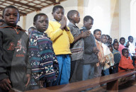 SONNTAGSMESSE IN DER KIRCHE UWEMBA