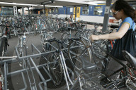 Veloständer beim SBB Bahnhof Muttenz, 2004