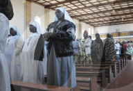 SONNTAGSMESSE IN DER KIRCHE UWEMBA