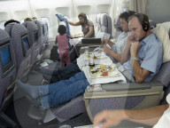 BUISNESS CLASS FLUG MIT EMIRATES INTERNATIONAL AIRLINES