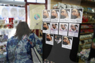 FEATURE - Der Harry-Meghan-Hochzeitskuss gibt es bereits als Tasse