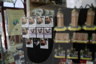 FEATURE - Der Harry-Meghan-Hochzeitskuss gibt es bereits als Tasse