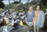 Kleider für Flüchtlinge aus dem Kosovo, 1999