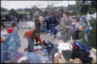 Kleider für Flüchtlinge aus dem Kosovo, 1999