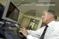 Peter Hasler in seinem Büro, 2005