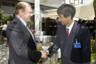 Walter Kielholz mit Toru Arakawa, 2005
