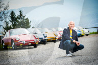 Ralf Zumb�hl mit seiner Porsche 911-Sammlung