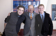 Joseph Deiss mit den Lehrlingen Diego Hafner und Fabian Manser