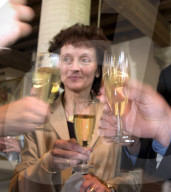 Eveline Widmer-Schlumpf freut sich über das Abstimmungsresultat zum Steuerpacket 2004