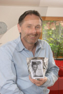 Rolf Beeler mit seiner Fonduemischung, Fertigprodukt; 2005