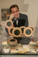 Armando Pipitone mit Marsala Käse "Le Charmand; 2006