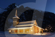 Katholische Kirche mit Weihnachtsbeleuchtung in Kandersteg 2010