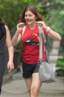 EXKLUSIV - Gross geworden: Matilda Ledger vergnügt mit einer Freundin unterwegs