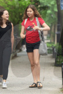 EXKLUSIV - Gross geworden: Matilda Ledger vergnügt mit einer Freundin unterwegs