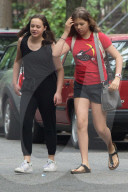 EXKLUSIV - Gross geworden: Matilda Ledger vergnügt mit einer Freundin unterwegs